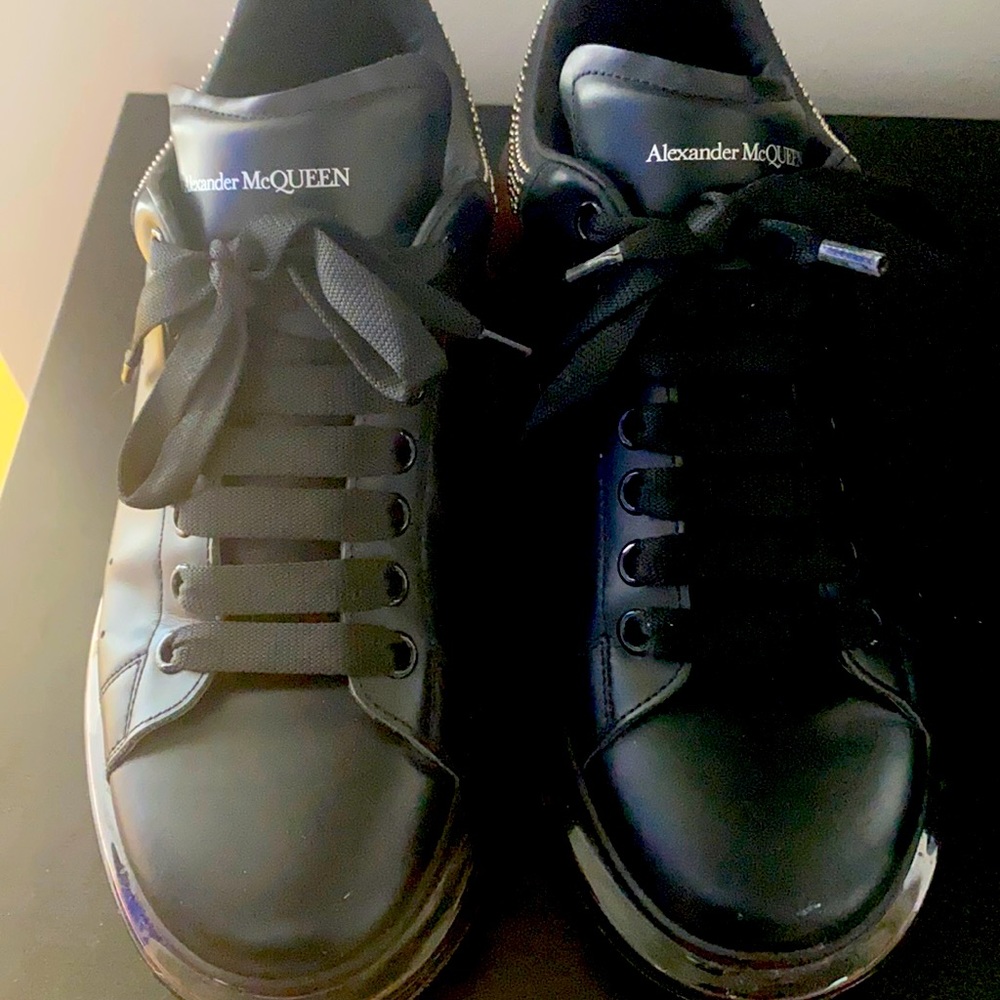 Alexander McQueen men’s black genuine leather sneakers